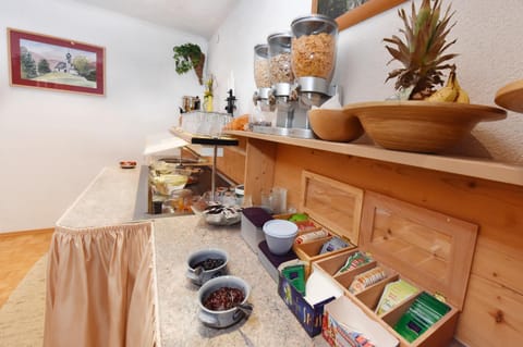 Coffee/tea facilities, Food and drinks, Buffet breakfast