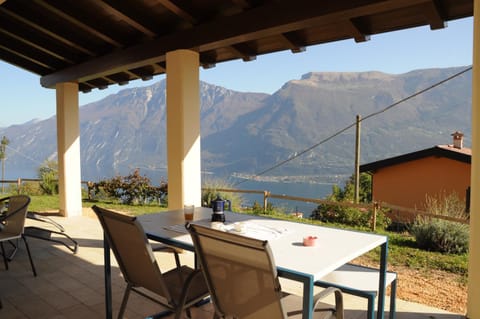 Patio, View (from property/room), Dining area, Lake view