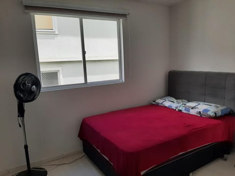 Quarto com cama de casal ao lado da Ópera de Arame Vacation rental in Curitiba