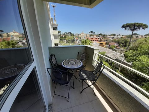 Quarto com cama de casal ao lado da Ópera de Arame Vacation rental in Curitiba