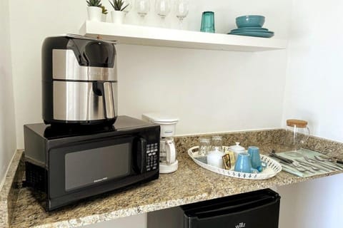 Coffee/tea facilities, minibar, toaster