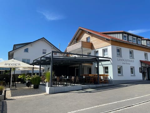 Property building, Restaurant/places to eat, Balcony/Terrace