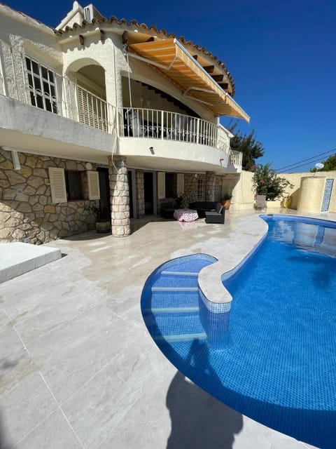 Property building, Patio, Day, Balcony/Terrace, Pool view, Swimming pool, Swimming pool, sunbed