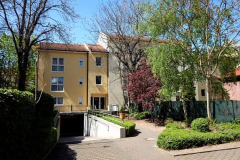 Patio, Facade/entrance, Garden, Garden view