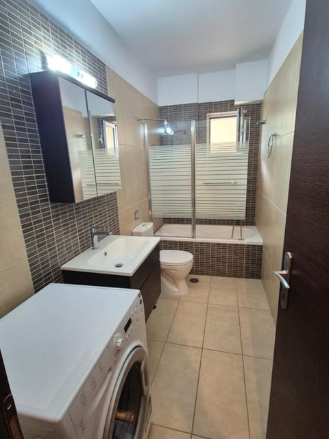 Shower, Toilet, Bathroom, washing machine