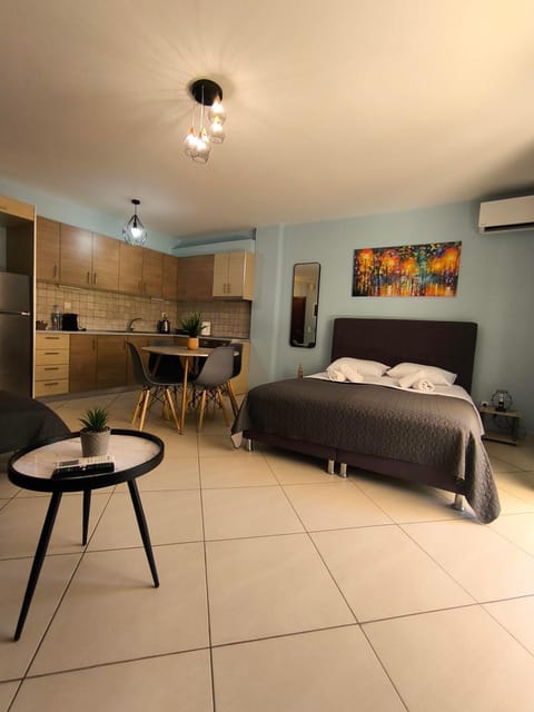 Bed, Seating area, kitchen