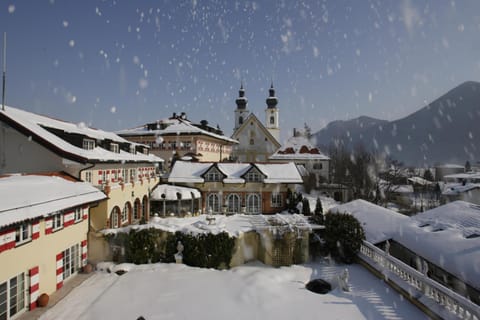 Facade/entrance, Winter