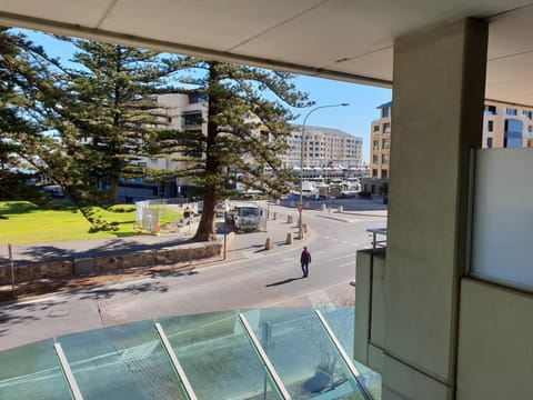 Glenelg Getaway 3 bedroom apartment when correct number of guests are booked Copropriété in Adelaide