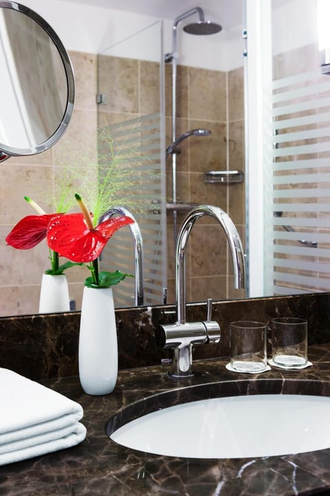 Toilet, Bathroom, Photo of the whole room, Decorative detail