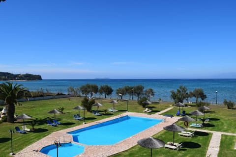 Pool view, Sea view, sunbed