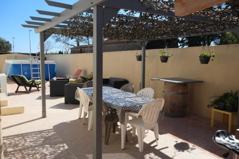 Patio, Dining area