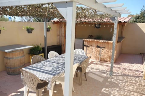 Patio, Dining area