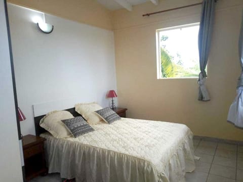 Appartement de 2 chambres avec jardin clos a Lamentin Condo in Petit-Bourg