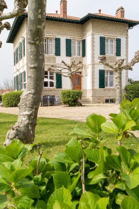 MAISON DE MAITRE PISCINE VUE OCEAN - BIDART House in Bidart