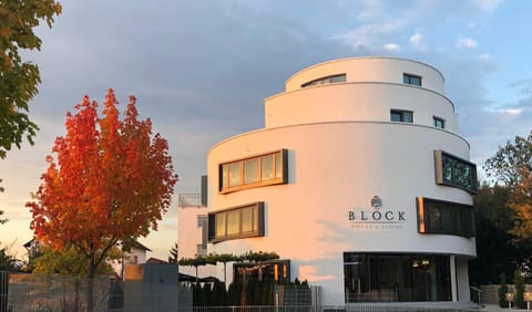 Facade/entrance, Day, Autumn, On site