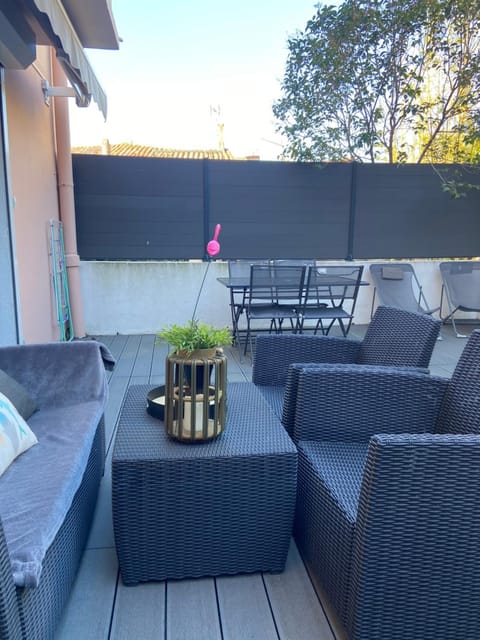 Cassis grande terrasse emplacement au top à 1 minute de la plage à pieds Apartment in Cassis