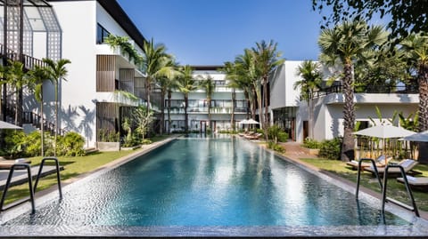 Property building, Day, Garden, Swimming pool