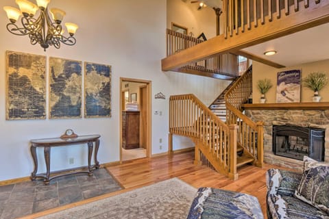 Expansive Mountain Retreat with Views of Pikes Peak! Casa in Woodland Park