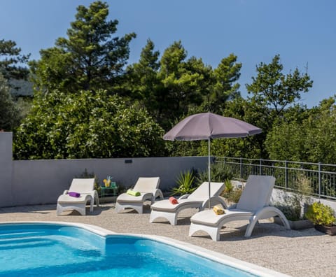 Newly refreshed property JOVI-relaxing, fenced, private, heated pool & view House in Split-Dalmatia County