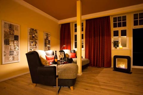 Communal lounge/ TV room, Living room, Seating area, flat iron