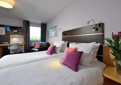 Photo of the whole room, Decorative detail