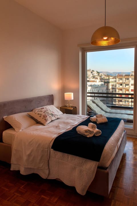 Mareluna Penthouse - Luxury Rooftop Condo in Salerno