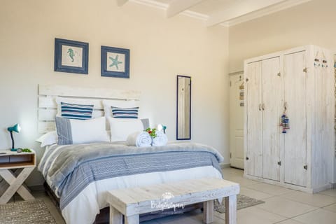 Bed, Bedroom, Sea view, wardrobe