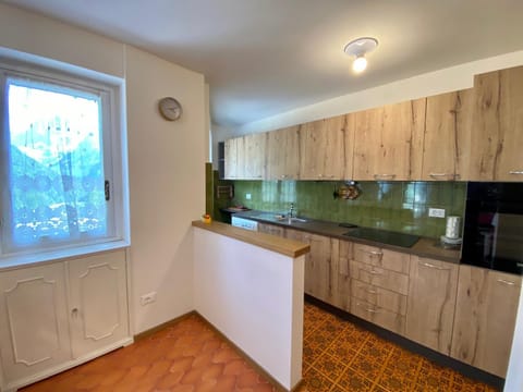 Kitchen or kitchenette, pet friendly, stove