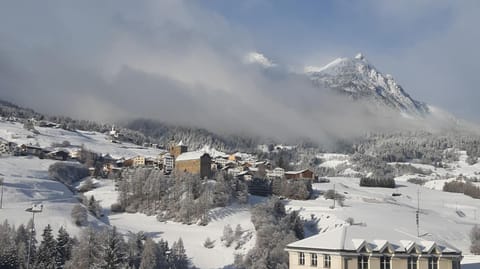 Nearby landmark, Natural landscape