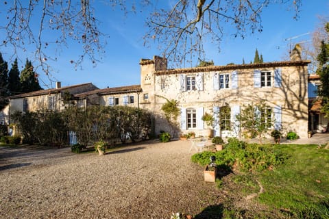 Gîte de La Treille Mas Médaille House in Arles