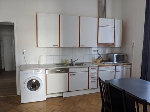 Kitchen or kitchenette, dishwasher, minibar, washing machine