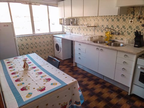 Kitchen or kitchenette, Communal kitchen