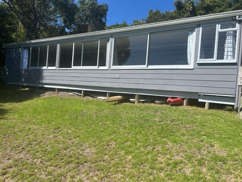 The Glen - direct access to lagoon and own mooring House in Knysna