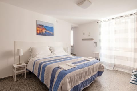 Bed, View (from property/room), Photo of the whole room, Bedroom