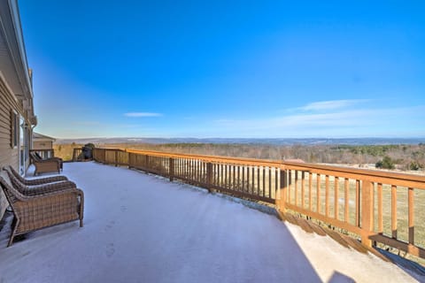 Catskills Mtn Retreat with Panoramic View and Fire Pit House in Capital District, NY, USA