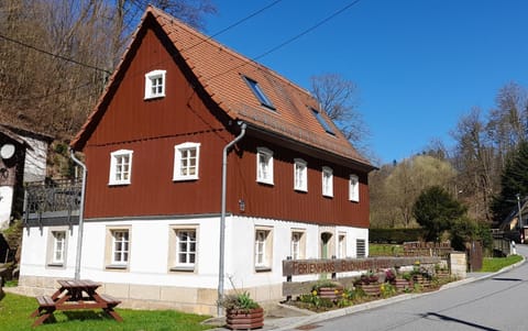 Property building, Day, Garden, Street view