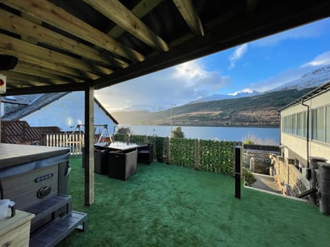 Amazing Alps and Loch views - HOT TUB and pet friendly House in Scotland