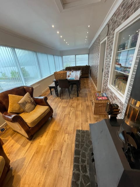 Amazing Alps and Loch views - HOT TUB and pet friendly House in Scotland