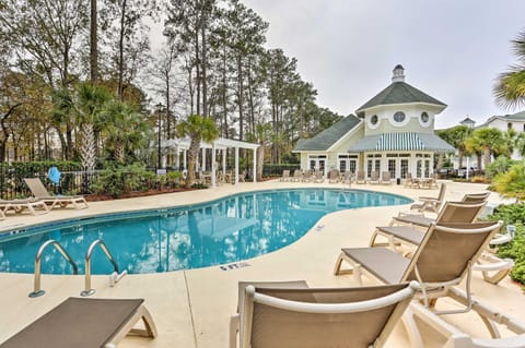 Golf and Beach Retreat - River Oaks Resort Amenities Condo in Carolina Forest