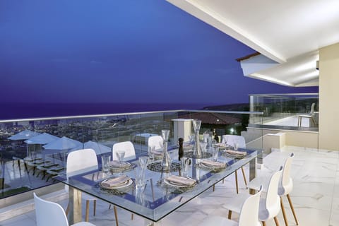 Balcony/Terrace, Dining area, Pool view, Sea view