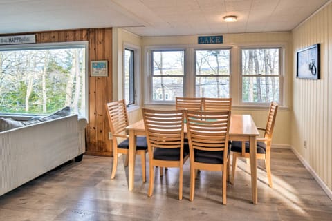 Updated Bristol Lakehouse with Kayaks and Beach Access Casa in Newfound Lake