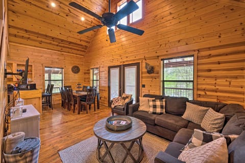 Southern Hills Cabin Near Beavers Bend State Park! Casa in Broken Bow