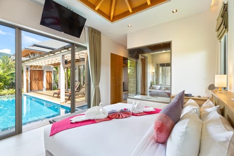 Bed, Photo of the whole room, Seating area, Bedroom, Pool view