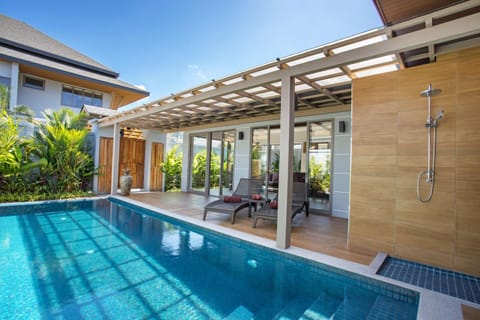 Patio, Day, Balcony/Terrace, Swimming pool, Swimming pool, sunbed