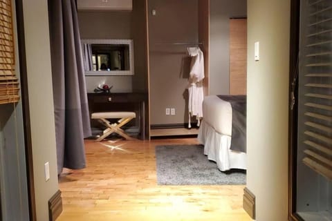 1-Bedroom Apartment Bellisimo AG by Amazing Property Rentals Condominio in Gatineau