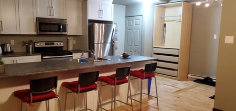 1-Bedroom Apartment Bellisimo AG by Amazing Property Rentals Copropriété in Gatineau