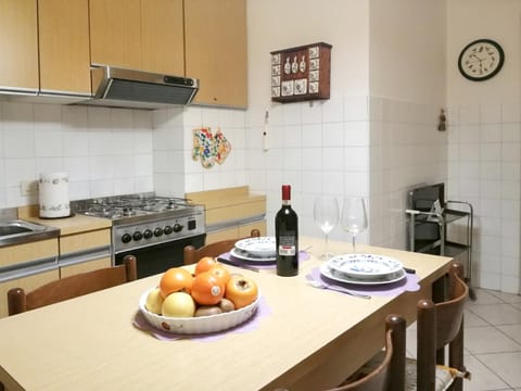 Kitchen or kitchenette, Dining area, Communal kitchen