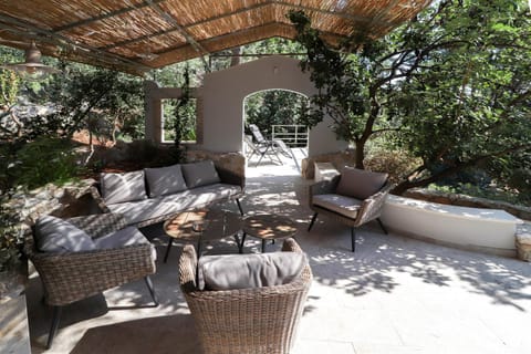 CASA DE VERANO - Penthouse in villa with the private garden Eigentumswohnung in Trogir