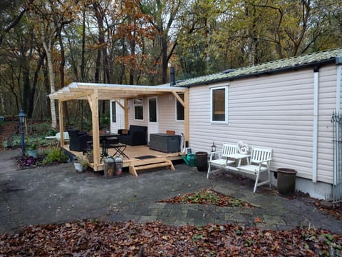 Chalet met veranda aan bosrand House in Drenthe (province)