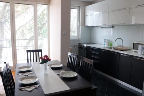 Dining area, kitchen